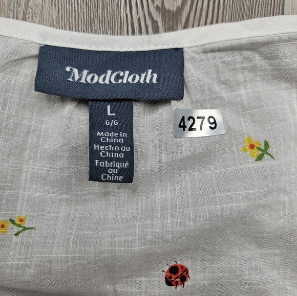 ModCloth Women's Large Blouse Button Front Ladybug Yellow Flowers - Picture 4 of 5